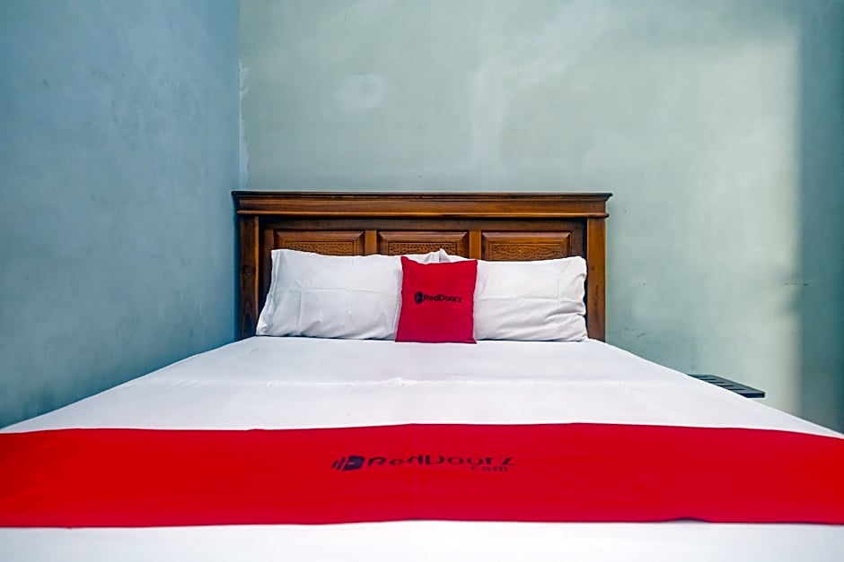 RedDoorz @ Jalan Kedawung