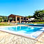 Amico Country House