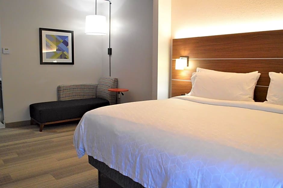 Holiday Inn Express & Suites Batesville, an IHG Hotel
