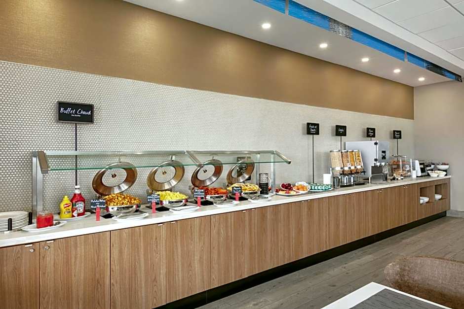 Embassy Suites by Hilton Montreal Airport