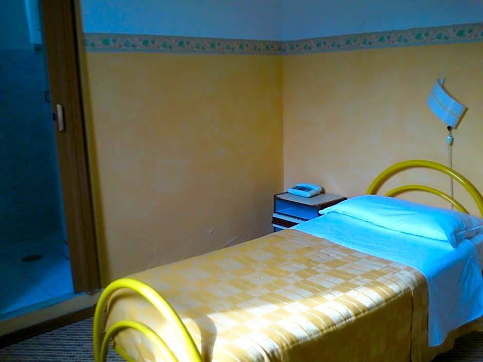 Photo 1 of 4 of Single Room