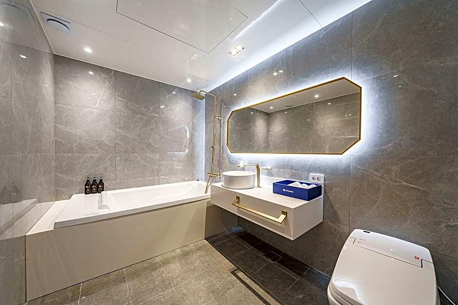 Hotel Millennium