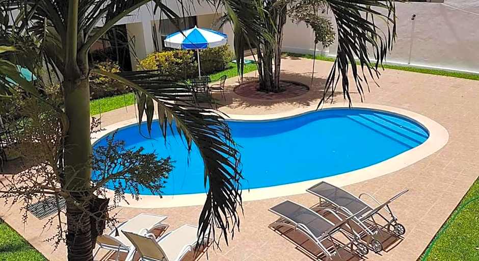 Hotel Holly