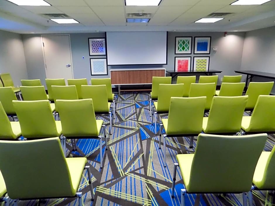 Holiday Inn Express & Suites Albuquerque-N. Balloon Fsta Park By IHG