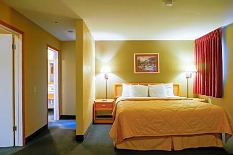 Two-Bedroom Suite (4 Adults)