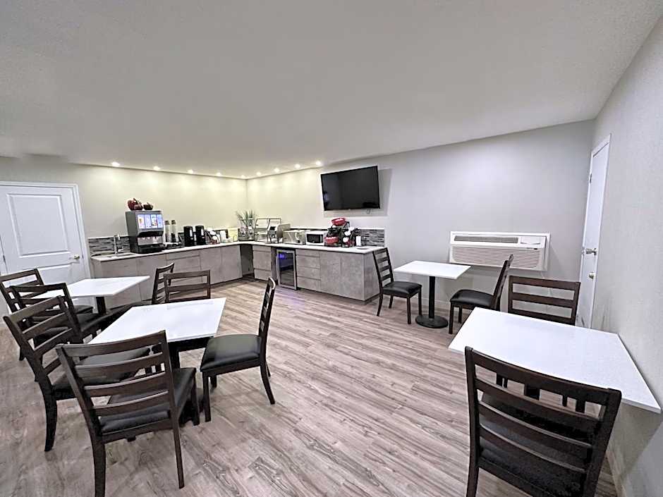 Econo Lodge Inn & Suites