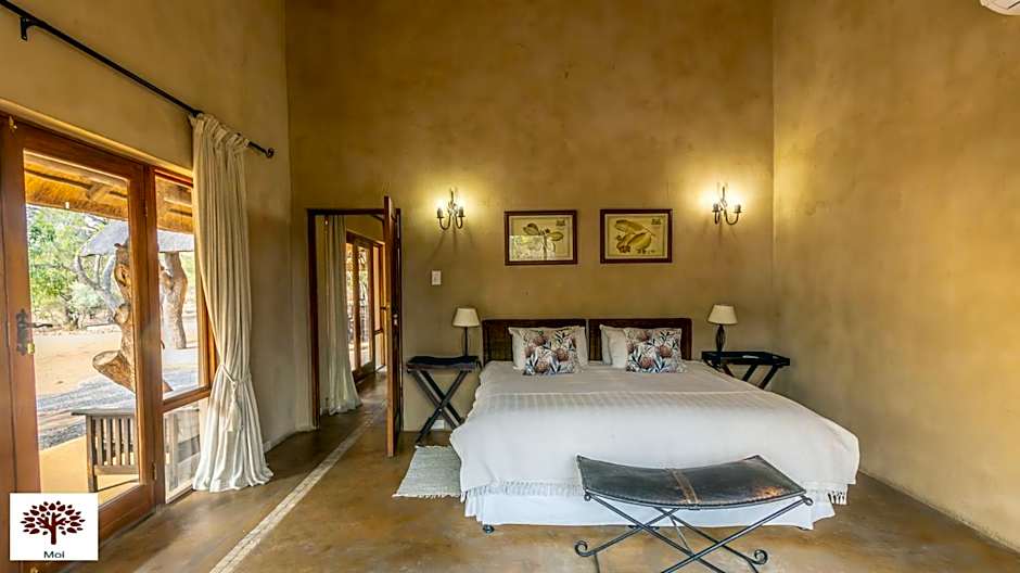 Zebula Golf and Wildlife Estate - Porcupine Strolling Pax 8 - Moi Signature Luxury villa