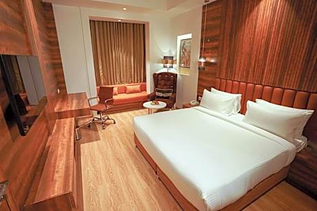 Executive King Suite with Living Room - Non-Smoking