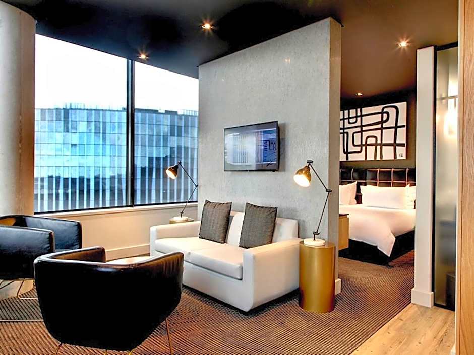 Century City Hotel Urban Square