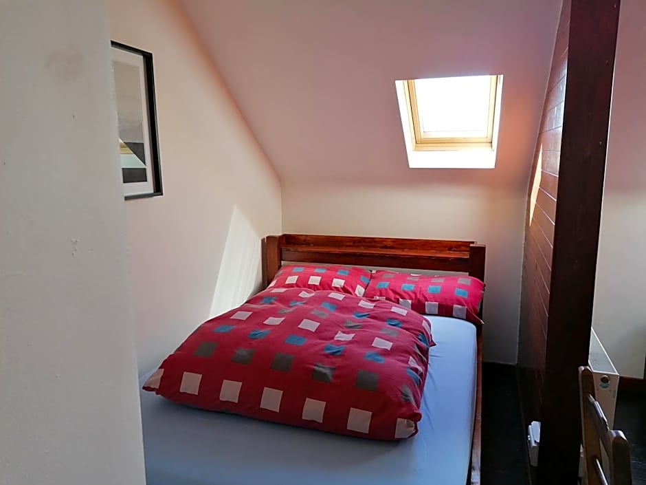 Aille River Tourist Hostel and Campsite Doolin
