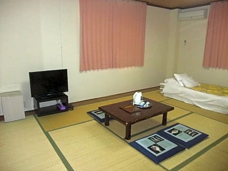 Japanese-Style Twin Room with Shared Bathroom