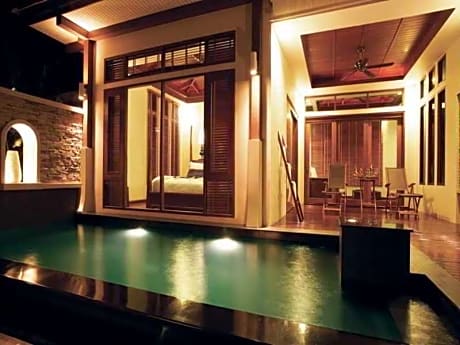 SEA FRONT POOL VILLA