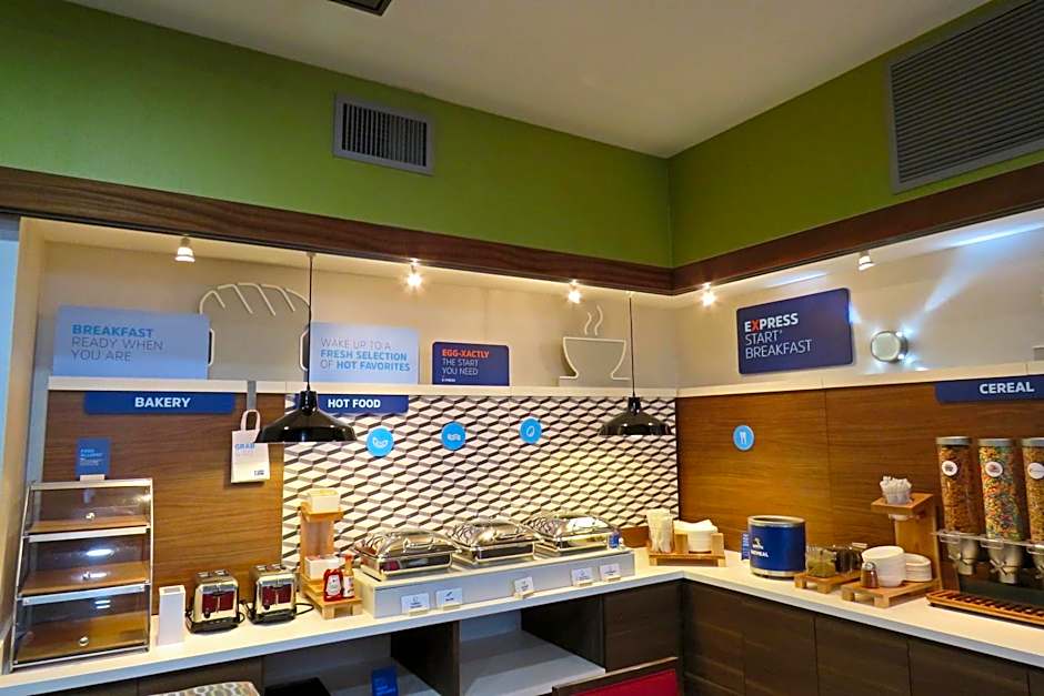 Holiday Inn Express Hotels & Suites Burlington By IHG