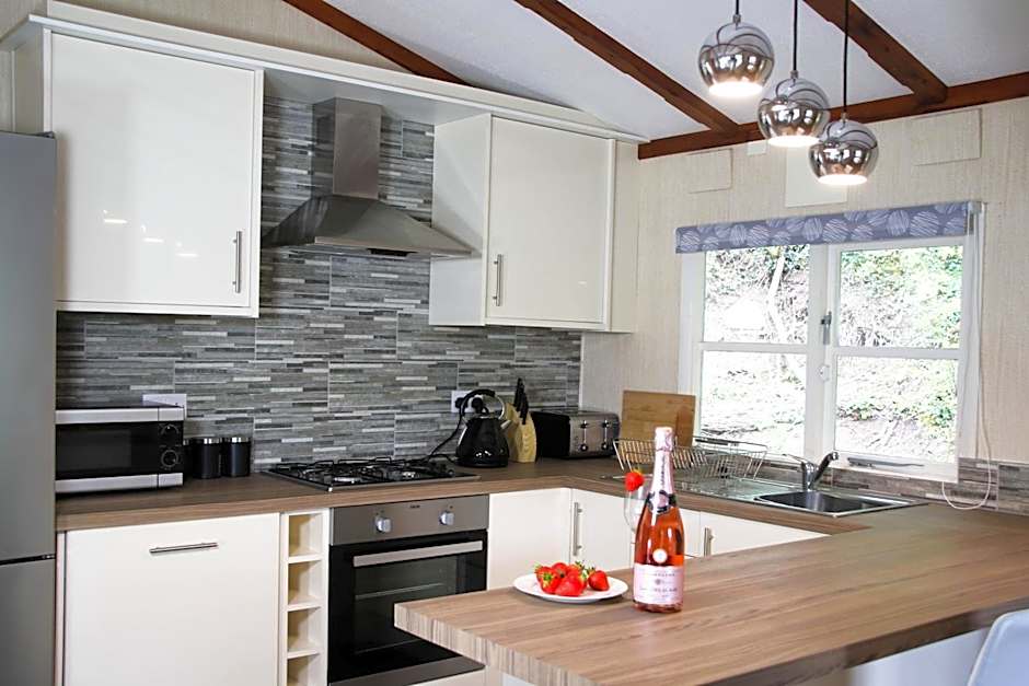 Herons Lake Retreat Hot Tub Lodges