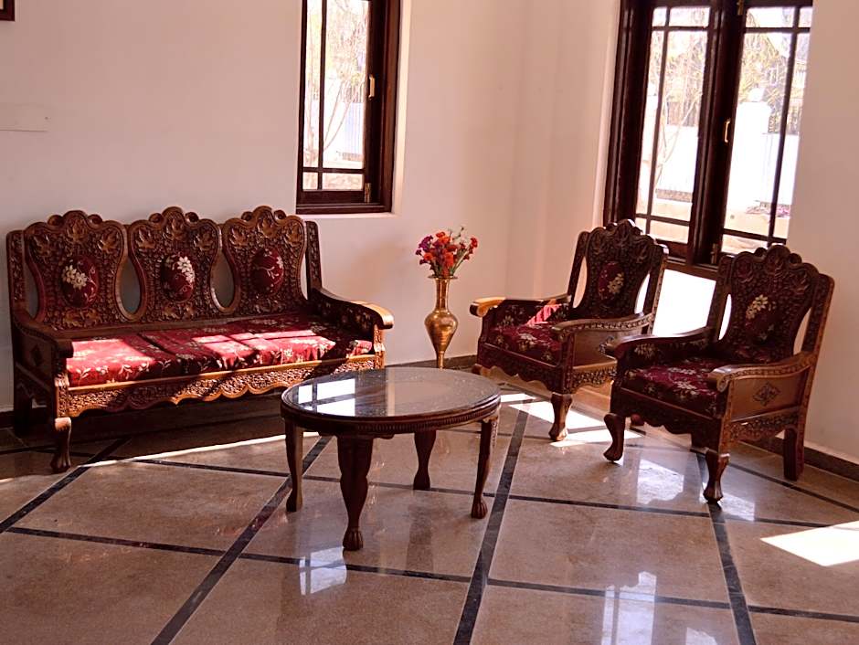 The Grand Plaza – Srinagar, PA
