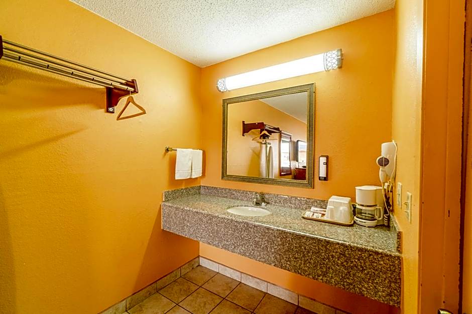 Crown Inn By OYO Denver Tx