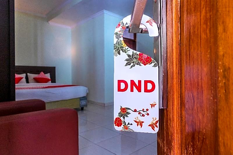 Super OYO 1682 Greenia Hotel