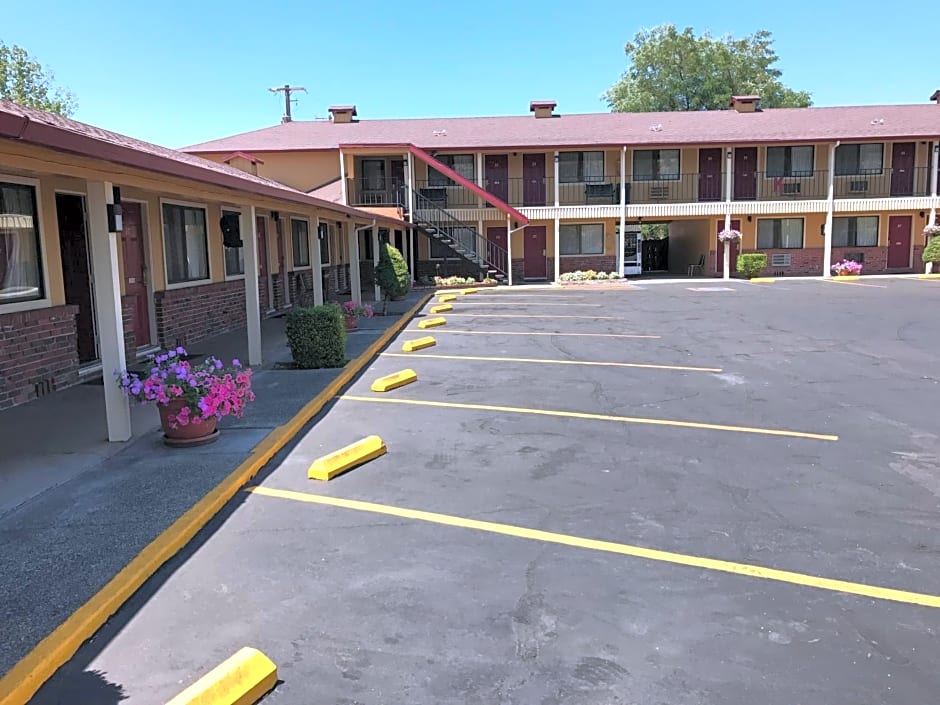 Klamath Motor Lodge