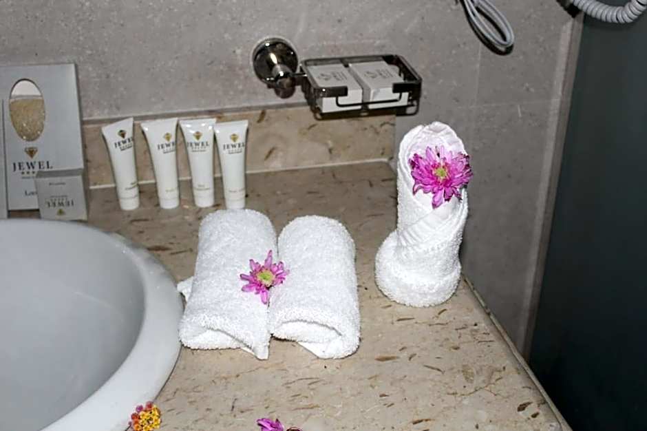 Royal Jewel Al Raml Hotel