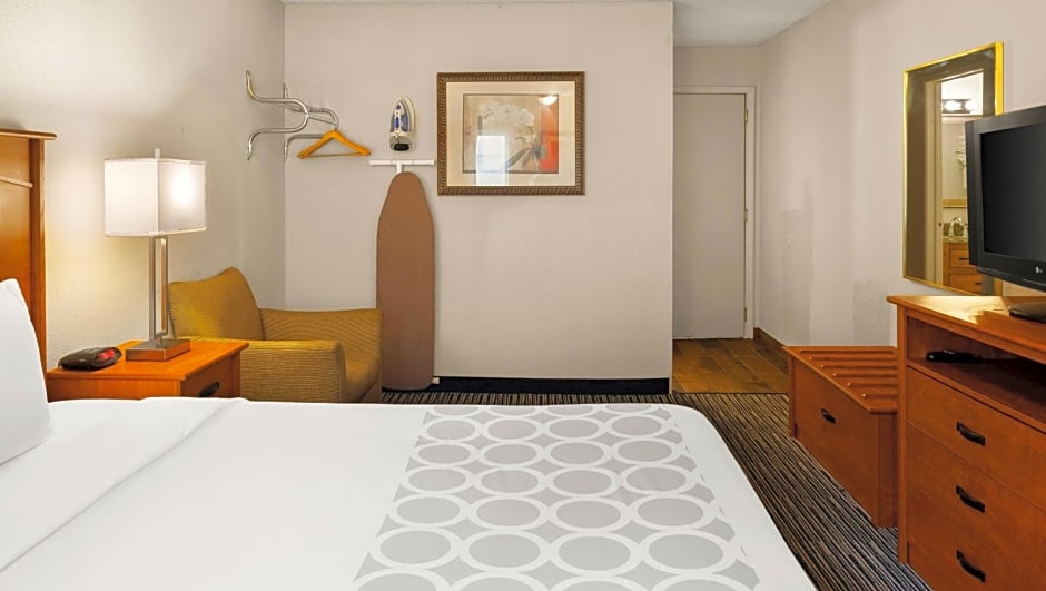 Magnuson Hotel Detroit Airport