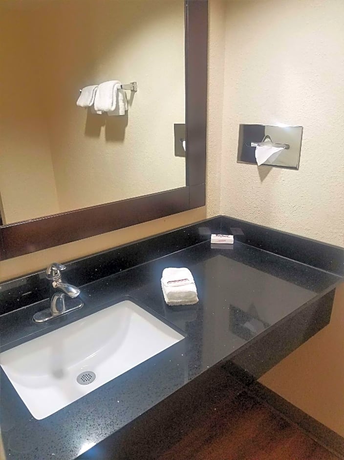 Red Roof Inn & Suites Houston - Hobby Airport