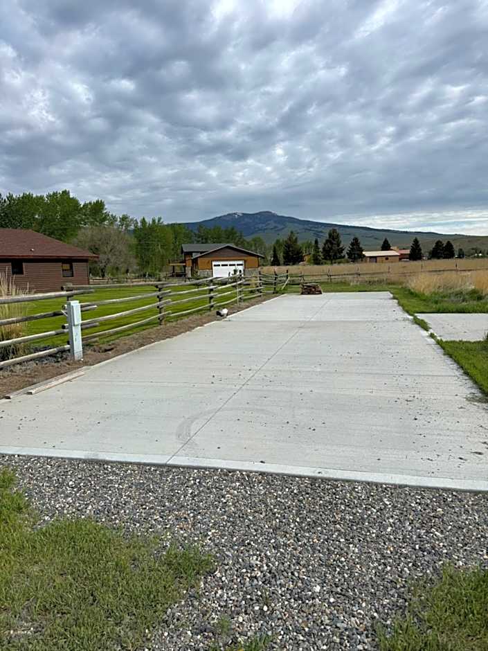 Sportsman Lodge Melrose MT