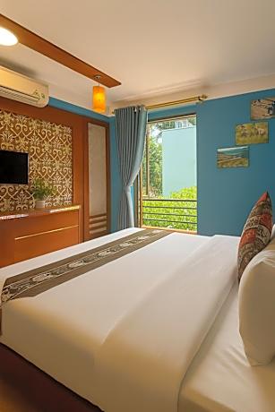 Deluxe Double Room with Balcony
