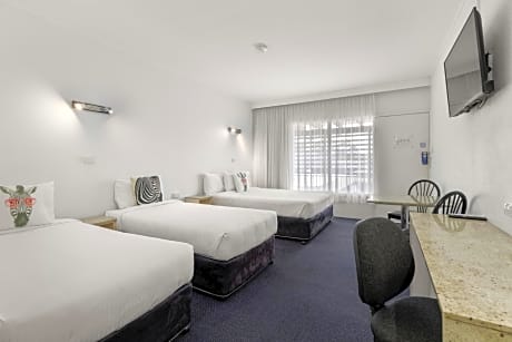 Family Room - Not Pet Friendly 