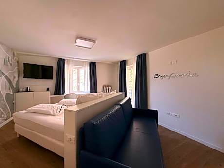 Deluxe Double Room with Terrace and Lake View