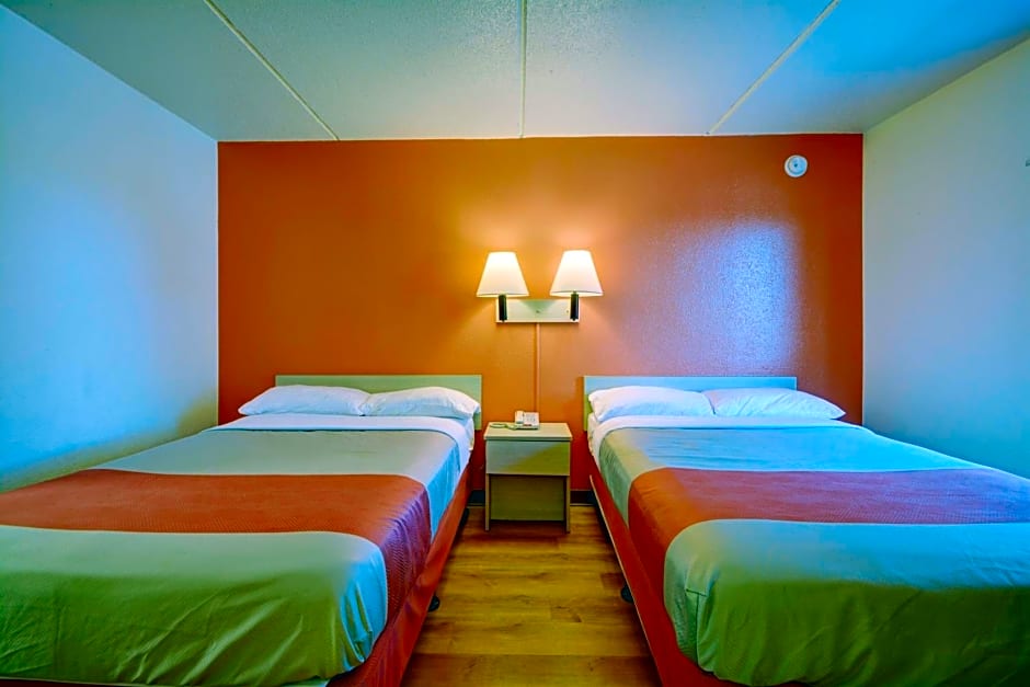 Motel 6-Chicopee, MA - Springfield