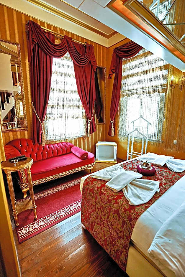 Photo 1 of 9 of 1 Double Bed and 1 Twin Bed