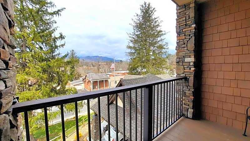 Stonebrook Lodge Bryson City