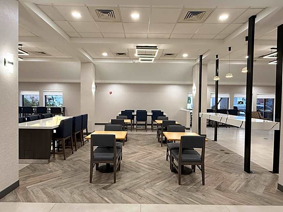 Quality Inn & Suites Baton Rouge West - Port Allen