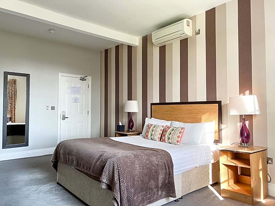 The Riverside House Hotel