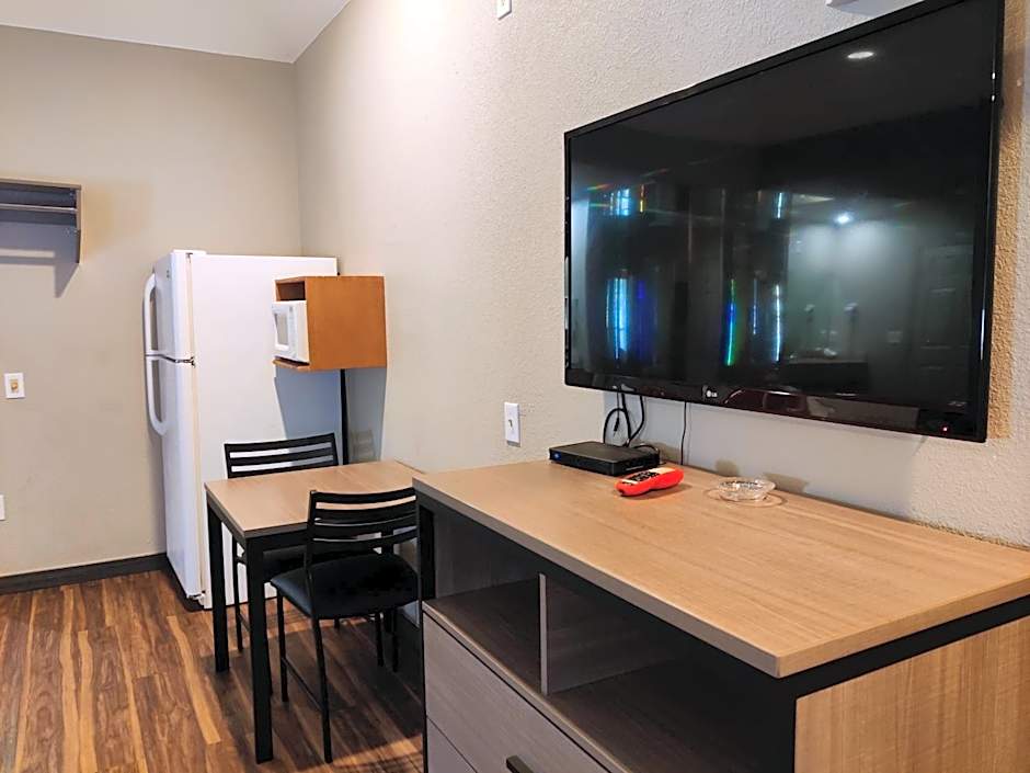 Regency Inn & Suites By Capital O Houston IAH Airport