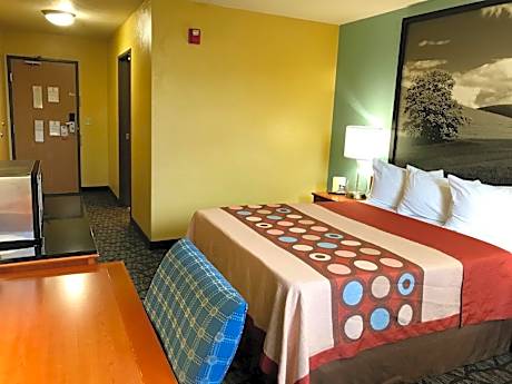 1 Queen Bed Mobility Accessible Room Non-Smoking