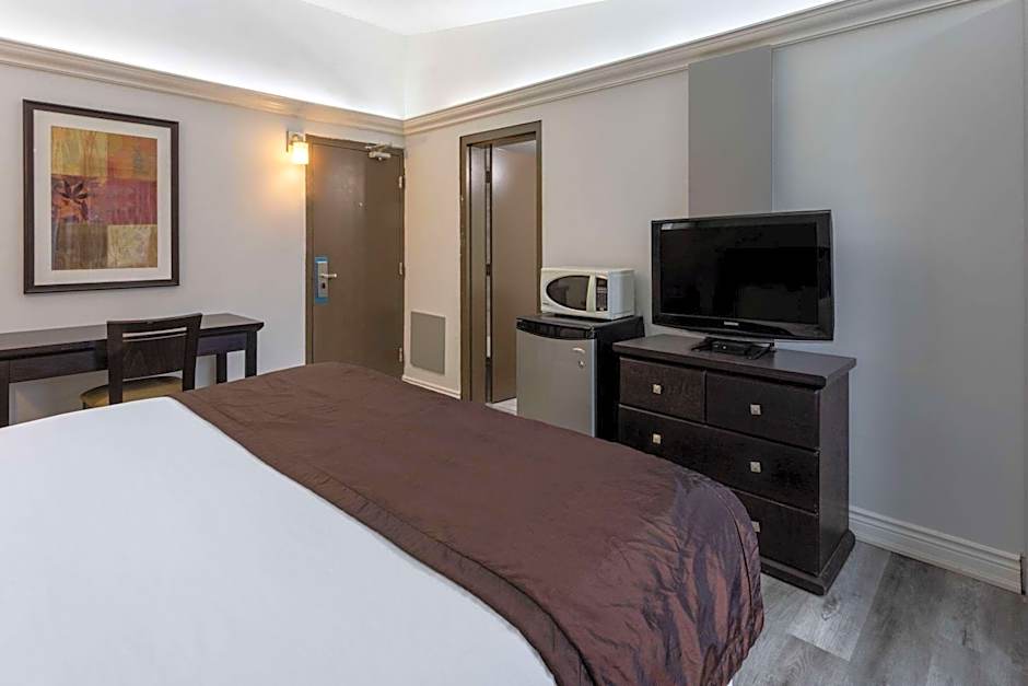 Travelodge by Wyndham Sarnia