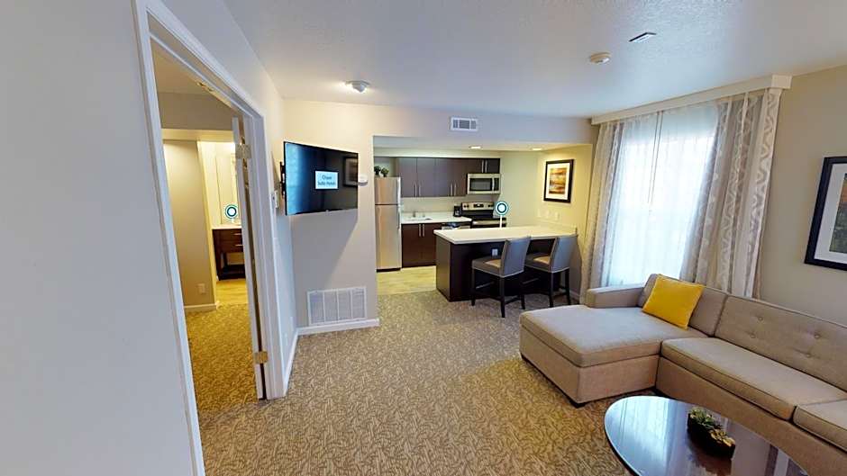 Chase Suites Hotel In Newark