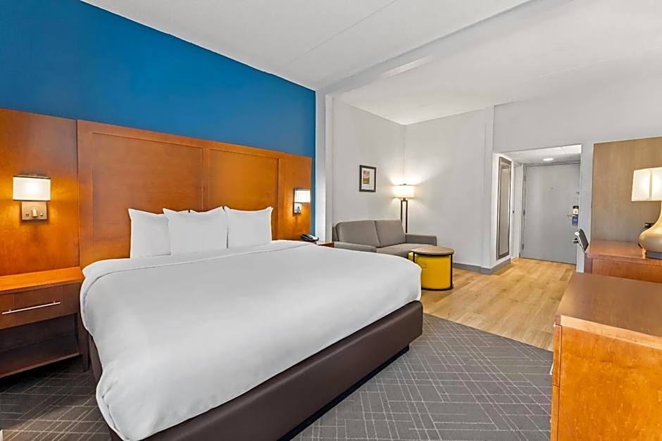 Comfort Suites Bethlehem Near Lehigh University and LVI Airport