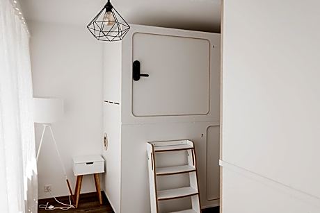 Capsule in Mixed Dormitory
