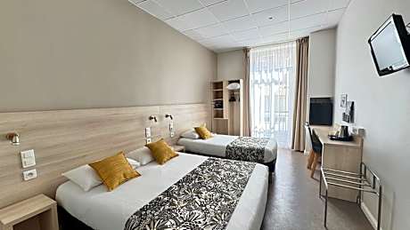 Triple Room ( 1 Double Bed with 1 Single Bed)