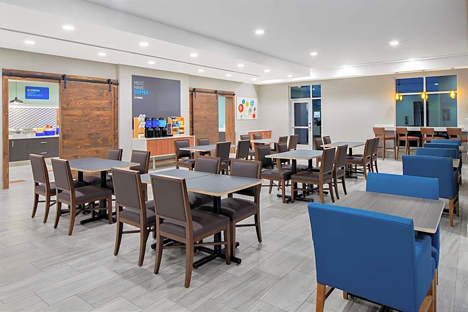 Holiday Inn Express & Suites Lubbock Central - Univ Area By IHG