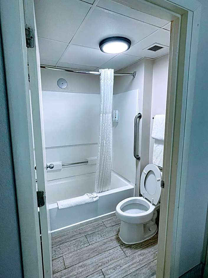 Quality Inn & Suites Clemmons I-40