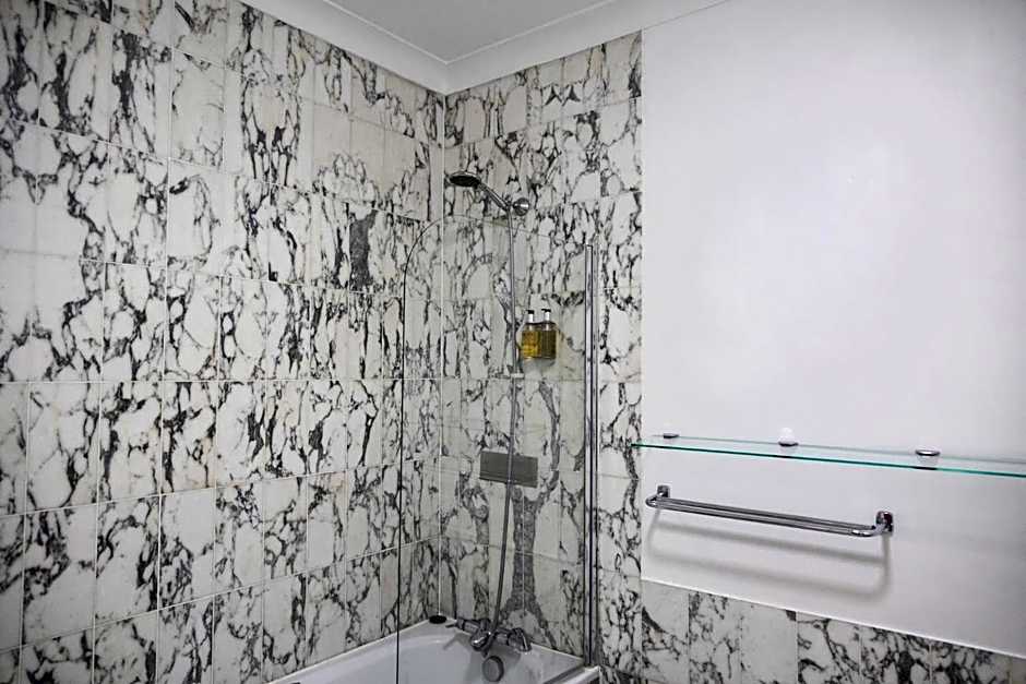 Woodland Manor Hotel