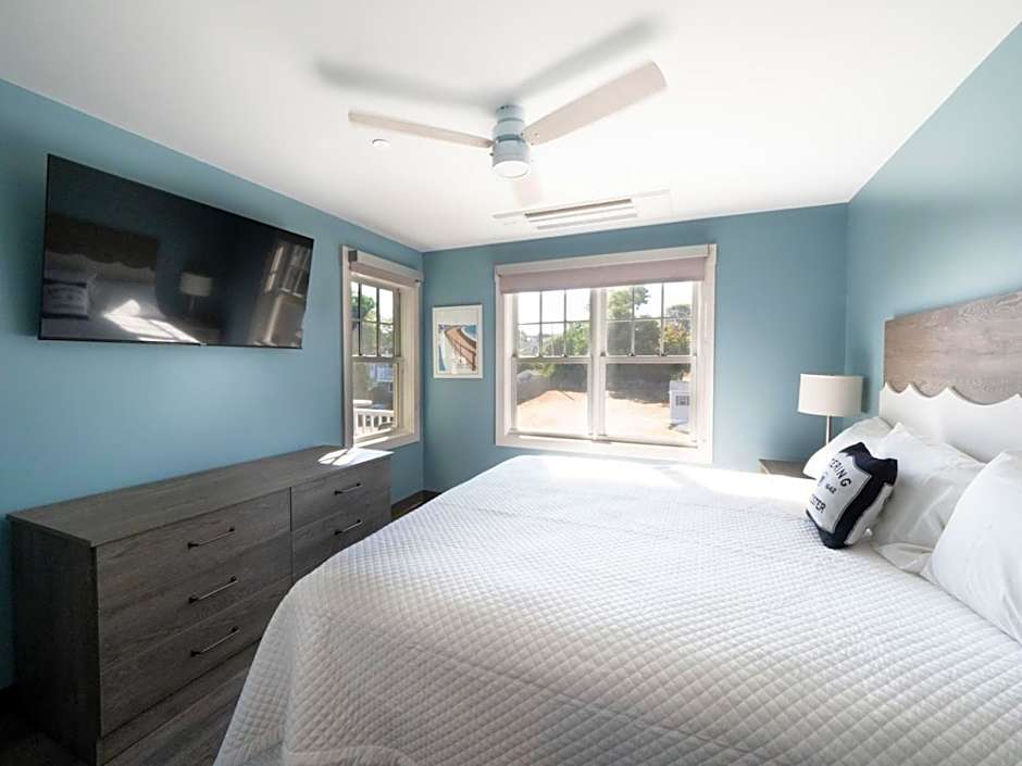 Long Beach Suites