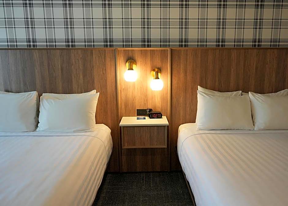 Travelodge by Wyndham Niagara Falls at the Falls