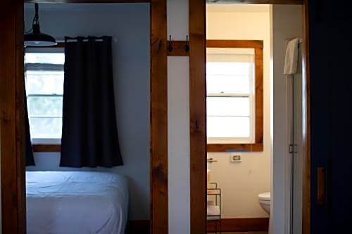 Sisters Motor Lodge