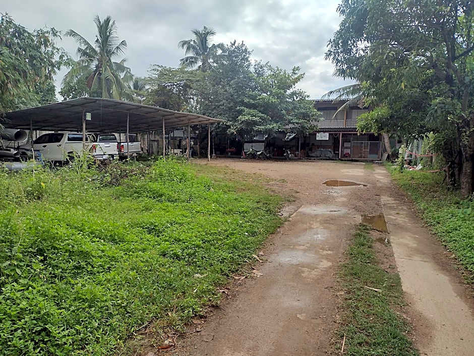 Mae Sot Commune and Camping 