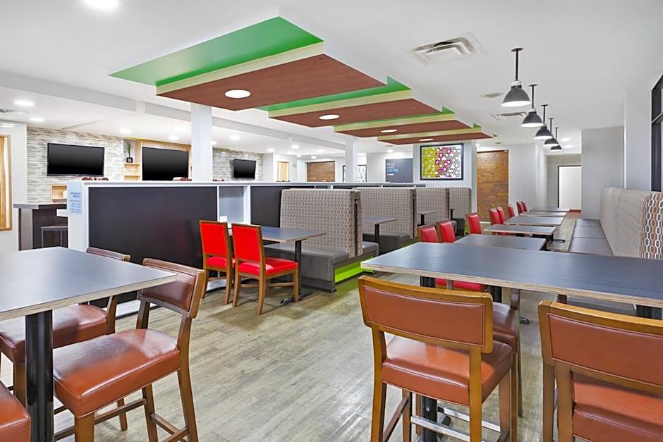 Holiday Inn Express Winnipeg Airport - Polo Park By IHG