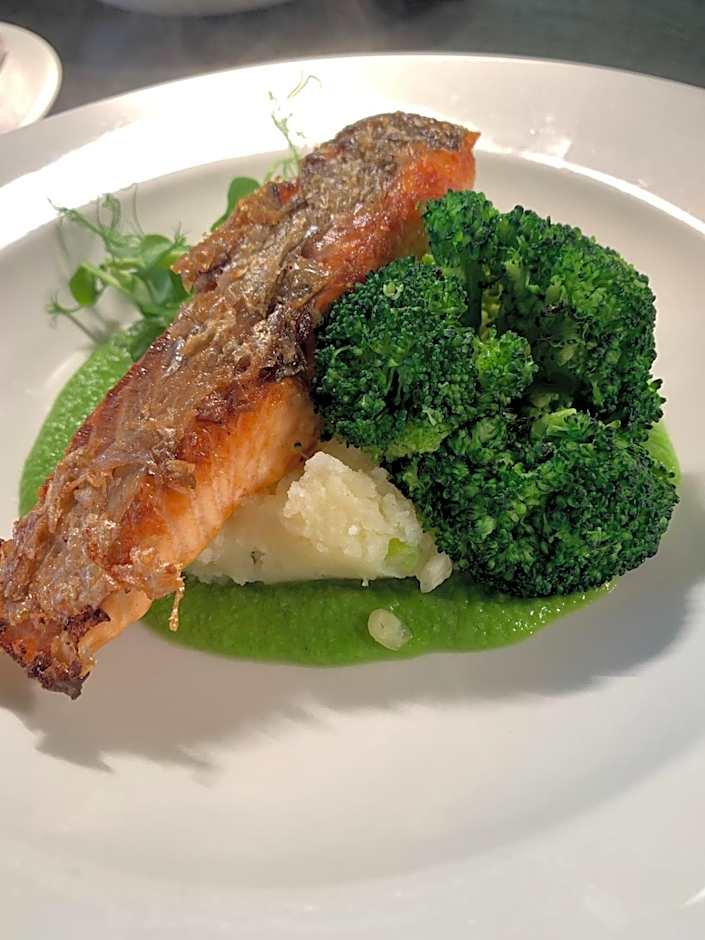 The Royal Hotel Elgin